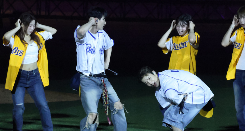 Super Junior D&E開球互毆爆衝突　嗨唱7首經典歌曲「寶藍海」覆蓋大巨蛋